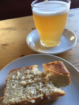 Cake au citron et jus de pomme chaud  at L' Ecomotive in Marseille