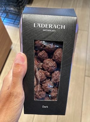 Vegan chocolate covered popcorn at Läderach in Paris