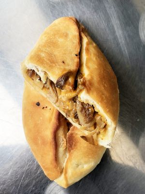 Tom Yum oyster mushroom vegan pie at Daner Pizza in Tbilisi