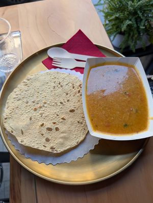 Lentil dal and padap at Dastra in Turin