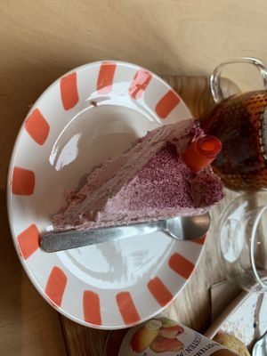 Délicieux carot cake (à la cannelle) 😍  at Nuts! in Lille