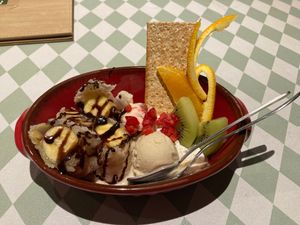 Pisang Goreng (Fried Banana) that came with two small scoops of ice cream, whipped cream and fresh fruit at Silver Backs Cafe in Kyoto