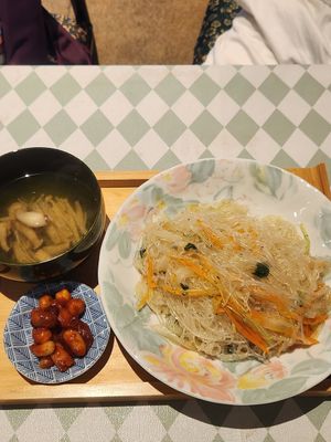 Fried glas noodles at Silver Backs Cafe in Kyoto