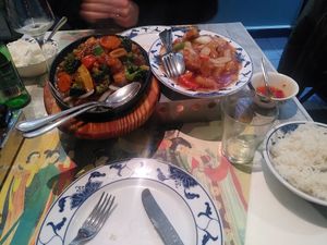 Tofu and veggies in black bean sauce (left), vegan chicken with pineapple in sweet-sour sauce (right) at Ho Chan House in Antwerpen