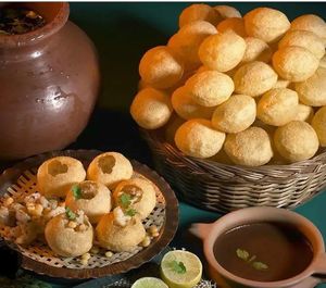 Pani Puri (Vegan
瑪莎拉薄荷脆脆球
160
Popular street food filled inside is potato chickpeas, tamarind chutney and spicy mint. at Mahi & Mandi's Curry Corner - 雙蔓印度餐廳 in Hualien