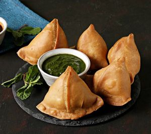 Samosa (Vegan)
咖哩餃
Filled with potato, green peas, and herbs.
150 at Mahi & Mandi's Curry Corner - 雙蔓印度餐廳 in Hualien