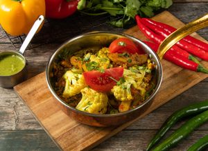 Aloo Gobi (Vegan)
花椰菜馬鈴薯
Fresh cauliflower and potato tossed in dry herbs and spices, at Mahi & Mandi's Curry Corner - 雙蔓印度餐廳 in Hualien