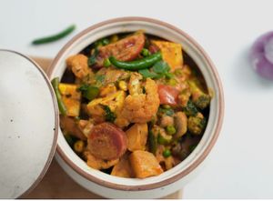 Vegetable Handi (Vegan)
什錦蔬菜
Seasonal vegetables cooked in aromatic herbs and spices,
 at Mahi & Mandi's Curry Corner - 雙蔓印度餐廳 in Hualien