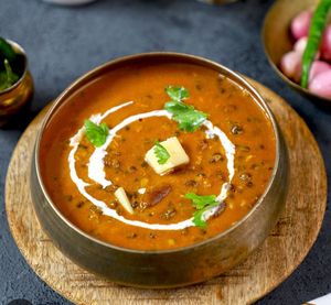 Daal Makani
奶油香草黑豆
Black lentils cooked overnight in brass pot with delicate spices and simmered on slow fire with rich buttery taste. at Mahi & Mandi's Curry Corner - 雙蔓印度餐廳 in Hualien