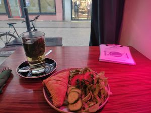 Gefüllte Blätterteigtasche mit Spinat und Tofu und Salat at KOSMOS - temporarily closed in Saarbrucken