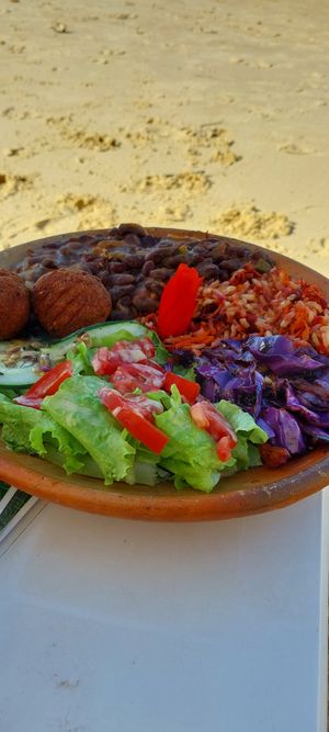PF do Dia: Saladinha, Feijão, Arroz Integral e Bolinho de Peixe Fake at Passiflora in Morro De Sao Paulo
