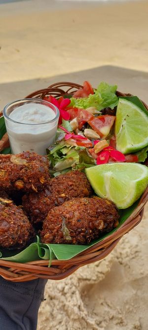 Kibe com saladinha at Passiflora in Morro De Sao Paulo