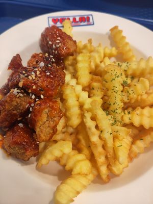 Chips and Chicken in sweet Chili Sauce at Yella in Gyeongju-si