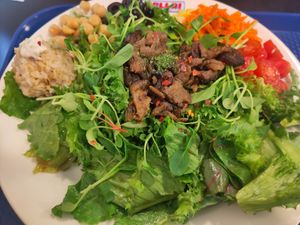 Salat Bowl, big portion at Yella in Gyeongju-si