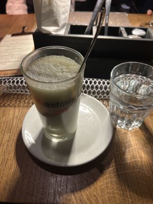 Matcha 4,90€ + Hafer 0,40€

  at Cafe Stein in Vienna