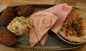 Falafel and hummus app 🧆 🤍🌱  at ALEX in Chemnitz