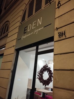 Entrance at E'den in Turin