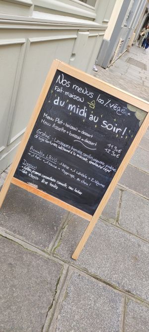 Menu at La Bouchée Végé in Paris
