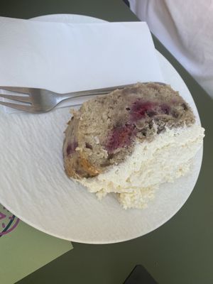 Bananenbread with coco-cream and raspberrys  at Momo Coffeeart in Feldkirch