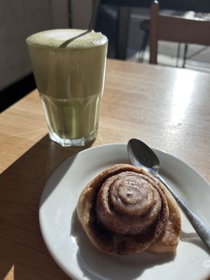 Cinnamon roll and matcha lattee  at Eccwôd in Epinal