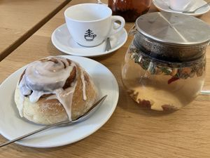 Cinnamon roll ;  infusion.   at Eccwôd in Epinal