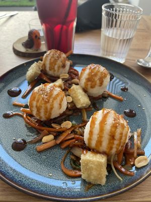 Rice balls with vegetables in soy based sauce and fried tofu  at Le Rouge-gorge Restaurant in Menton