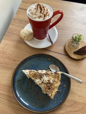 Hot chocolate and fla cake   at Le Rouge-gorge Restaurant in Menton