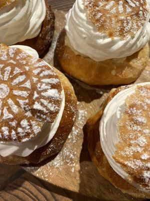 Regular Semla 🤩 We mixed different creams for best taste and texture and we are veeeryyy pleased with it, and very pleased with the juicy bun! #Veganuary at Nomi the Karakal in Malmo