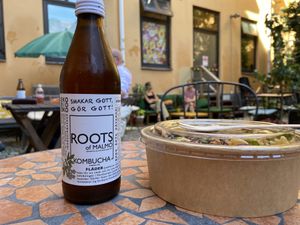 Many flavors from Roots kombucha, Malmö company that makes real kombucha! No filters and not pasteurized. Take away is avalible ✨  at Nomi the Karakal in Malmo