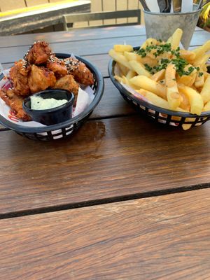 Wingz and Cheesey fries at Cornish Arms in Brunswick