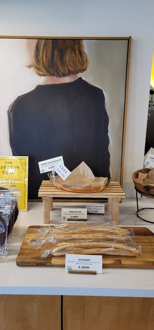 It's all sold out! T.T at Janggogae 1987 in Busan