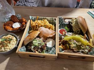 We got the Mac n cheese, buffalos chicken pieces, what the duck burger with garlic fries (the best fries I’ve ever eaten), the rib burger and upgraded the fries to loaded kebab  at Samphire Brasserie in Plymouth
