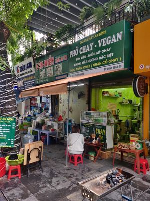Located on a relatively quiet street with other food vendors nearby at Chay An Binh in Hanoi