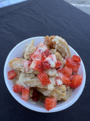 Churro bites w/vegan lechera & strawberries  at Más Rico in Temecula