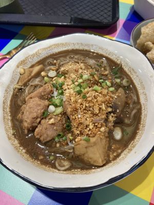 Drunken noodles   at V Street - Emsphere in Bangkok