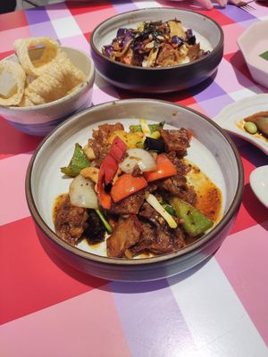 Chicken and cashews at V Street - Emsphere in Bangkok