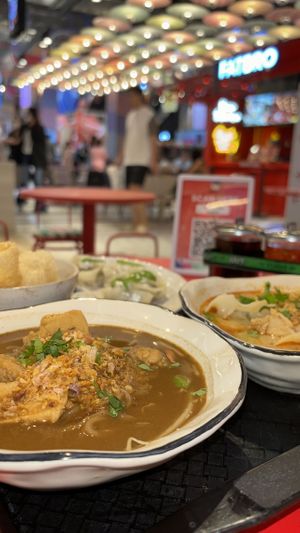  at V Street - Emsphere in Bangkok