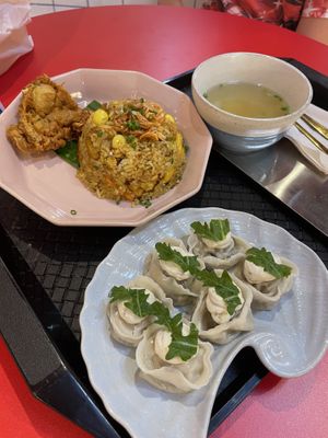 Pilzdumpling- 2 mehr bestellt  at V Street - Emsphere in Bangkok