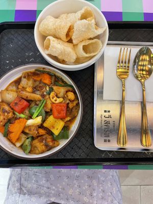 Amazing chicken cashew nut   at V Street - Emsphere in Bangkok