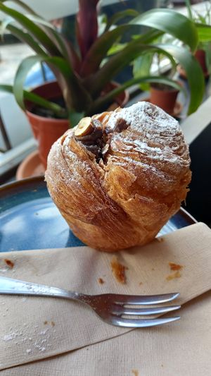 chocolate hazelnut cruffin 95czk ≈ 3,80€ at Minimum Waste in Prague