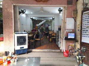 Looking in at Dì Sáu in Ho Chi Minh City