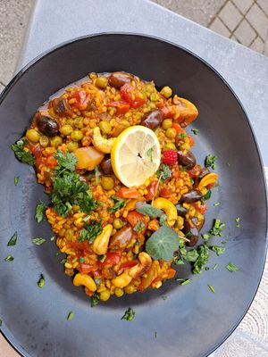 Paella mit Cashews und Oliven at Eat Well Now - Iss gut jetzt in Karlsruhe
