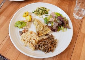 Plat végétarien at Bon On Shya International Cafe in Koya