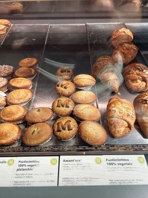 Vegan pasticciotto, pistacchio and classic  at Martinucci Laboratory in Milan