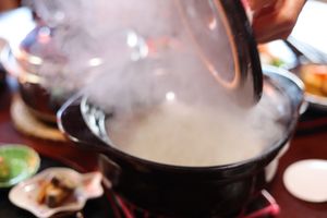 朝ごはんは土釜で焚いた自家栽培のひとめぼれを提供いたします。 at Lien Tono - 遠野一棟貸切の宿 in Tono