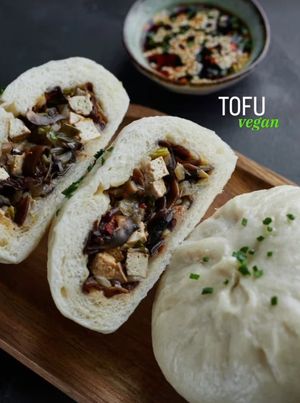 Vegan pyan-se with tofu, Chinese cabbage, muer mushrooms, champignons, and garlic at Kanasiki in Yerevan