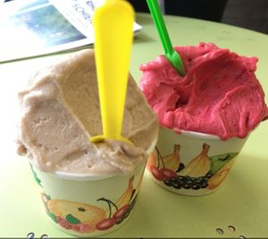 ice cream cups at Gea in Cologne