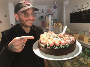 cake (non-vegan) with roses at Gea in Cologne