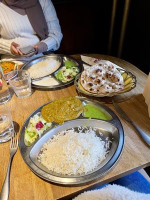 I chose today’s menu of spinach coconut sauce with tofu and vegan naan  at Mount Everest Ravintola in Helsinki