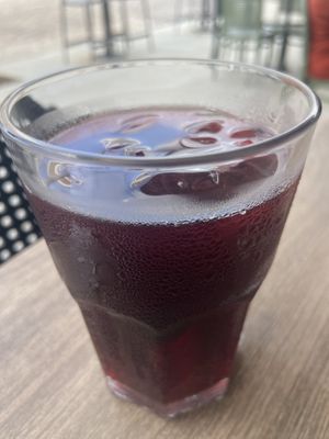 Chá gelado hibisco com canela torrada  at Kantina Prestes in Natal